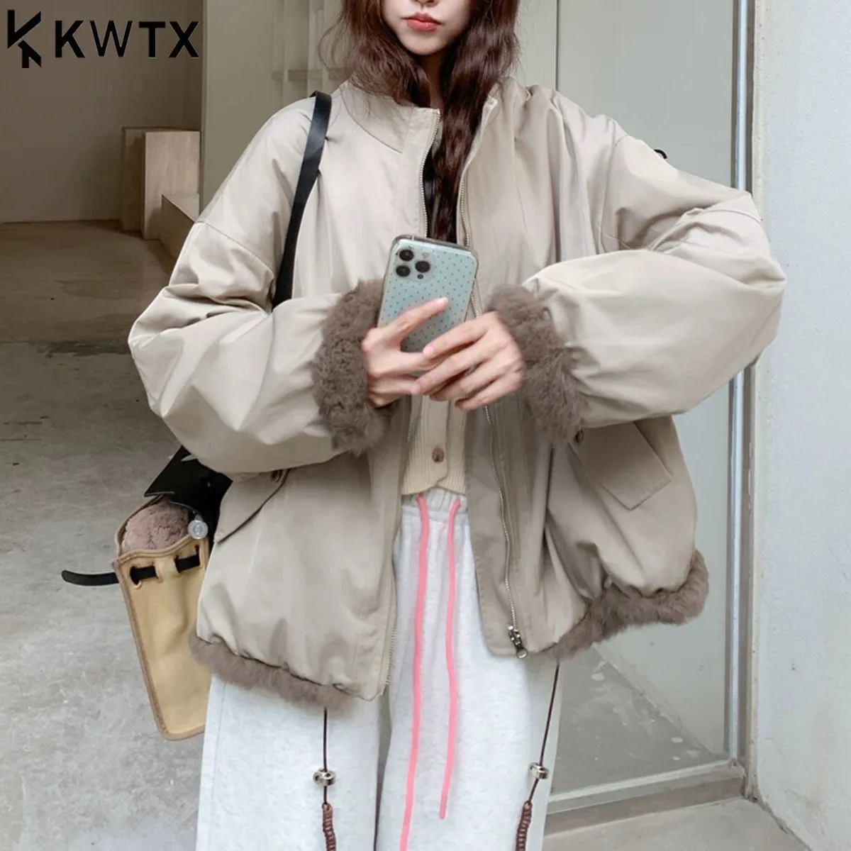 

KWTX новая женская двусторонняя куртка из искусственного меха, тяжелая теплая короткая дизайнерская куртка премиум-класса, повседневная шикарная однотонная удобная зимняя куртка на молнии