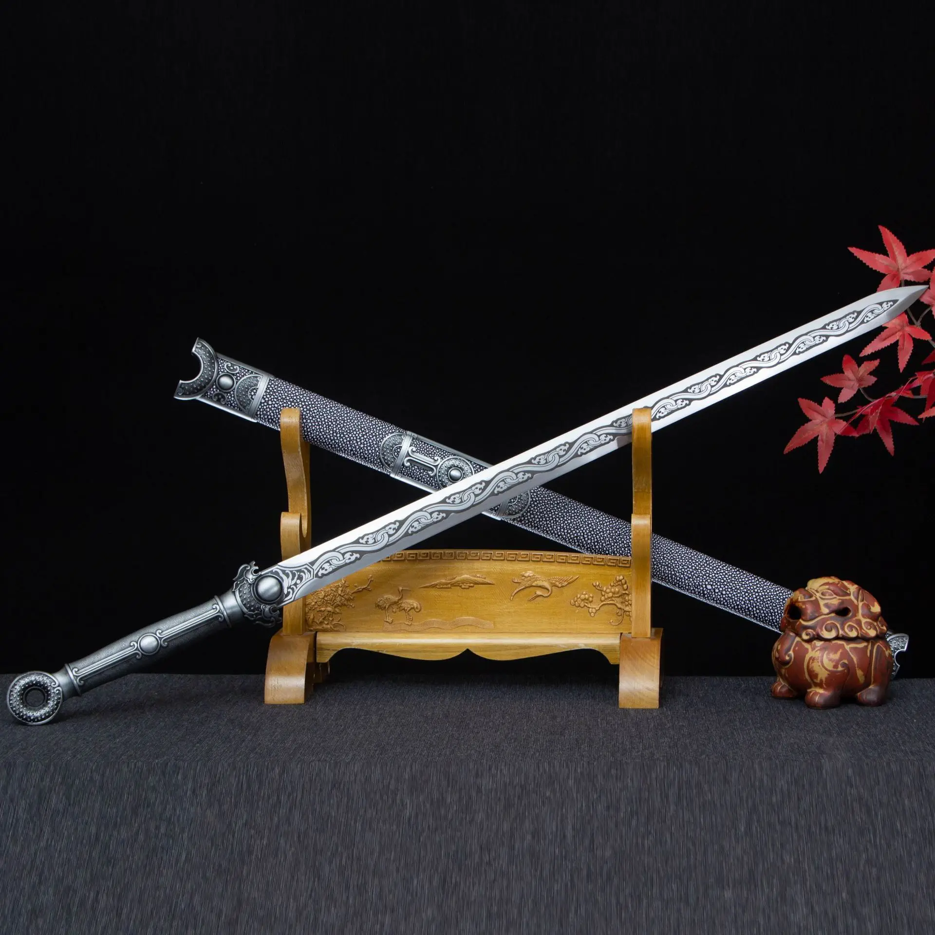 103cm Chinese kung fu weapon sword integrated manganese steel spring and autumn wooden sword hand-forged Mo long Tang Jian film