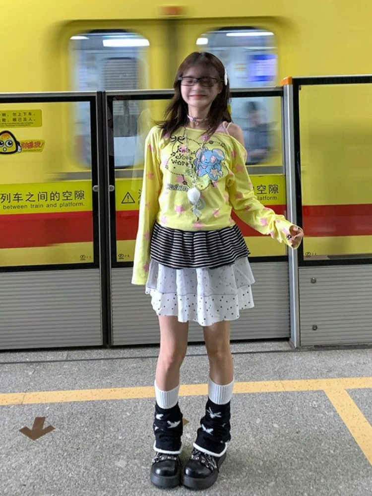 ديبتاون خمر Y2k الجرافيك تي شيرت المرأة Harajuku قبالة الكتف Kawaii الكرتون تيز النمط الياباني كبير الحجم الشارع الشهير تي شيرت