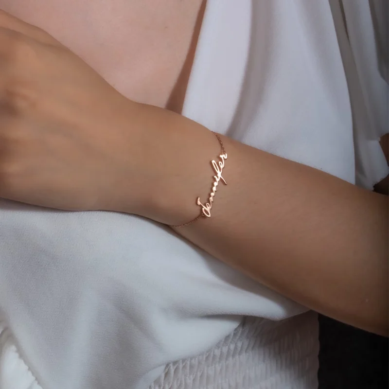 Bracelet avec Nom Personnalisé en Acier Inoxydable, Cadeaux d'Anniversaire pour Femme, Travailleurs et Vacances