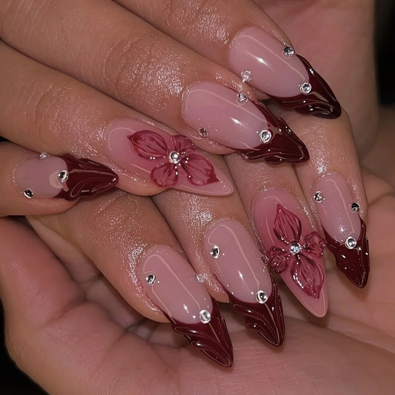 

24Pcs Mid-length French Almond Full Cover Nails Tips Red Flower Diamond Design Press on Fake Nails Detachable False Nail Art
