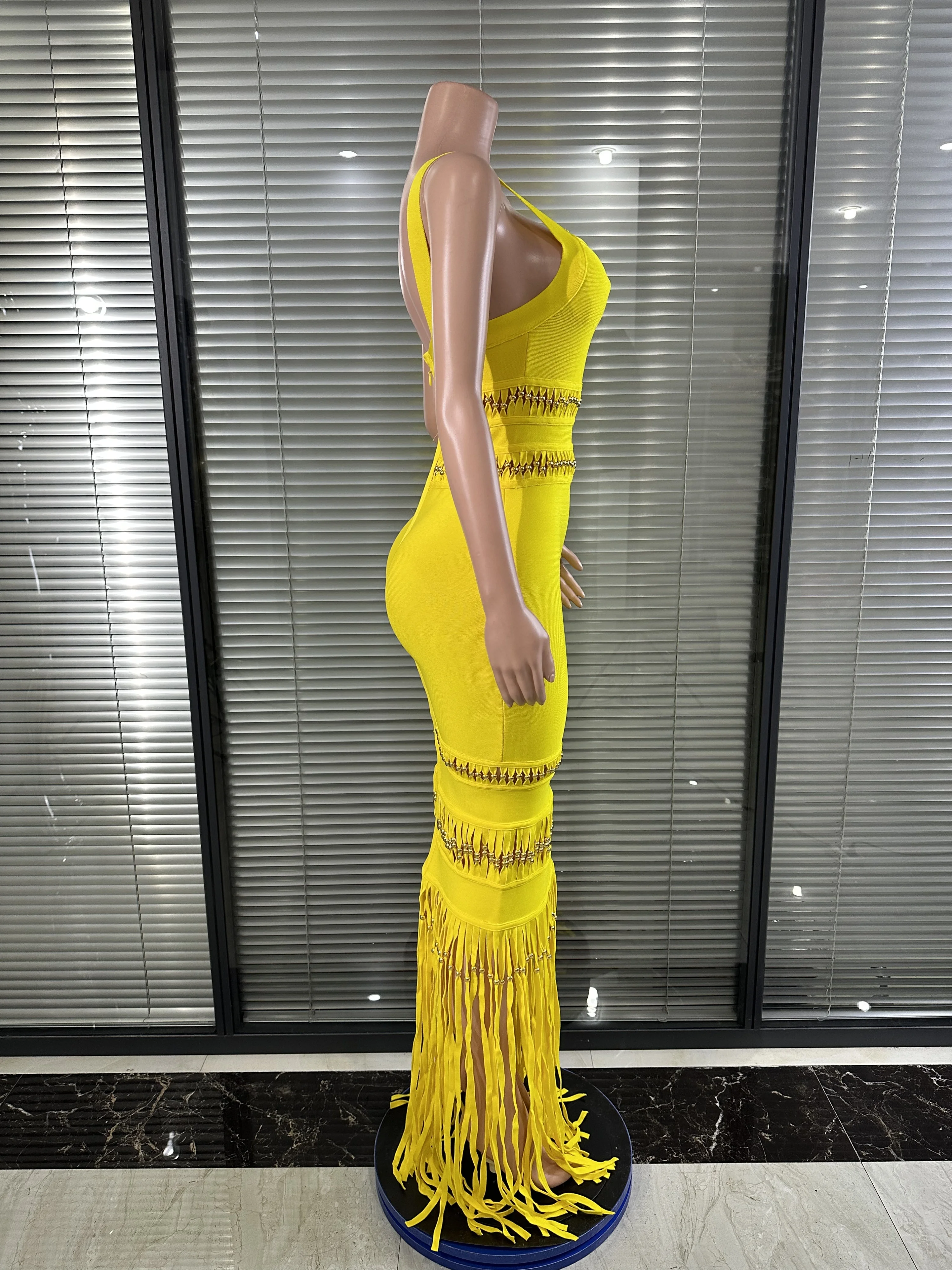 Abito da donna lussuoso senza maniche sexy con colletto quadrato scava fuori aderente lungo nappa aderente con fasciatura elegante ufficio da sera per feste