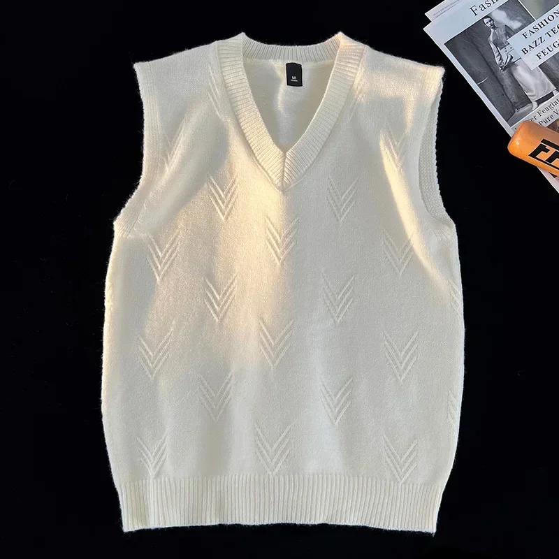 Autumn and Winter Comfortable Slim Fit Breathable Warm Vest for Men's Fashion Trend V-neck Retro Casual Knitted Sweater Vest view 4