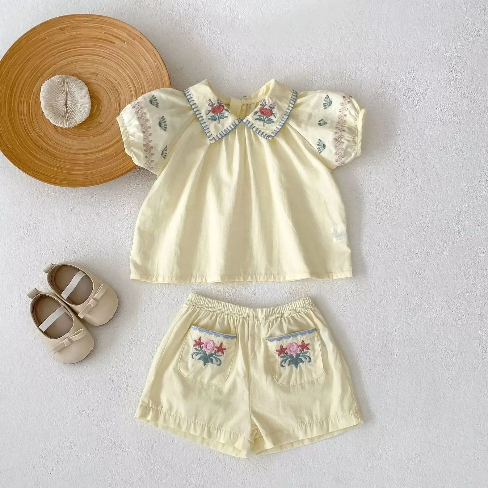 

Girls' Summer Korean embroidered Set Children's Flower Print Flying Sleeve Top+Shorts Two Piece Cute Little Girl Refreshing Set