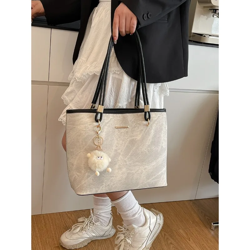 

Minimalist Stylish Messenger Bag For Women Vintage Fashionable Leather Diaper Bag Large Capacity Elegant Crossbody Tote Bag