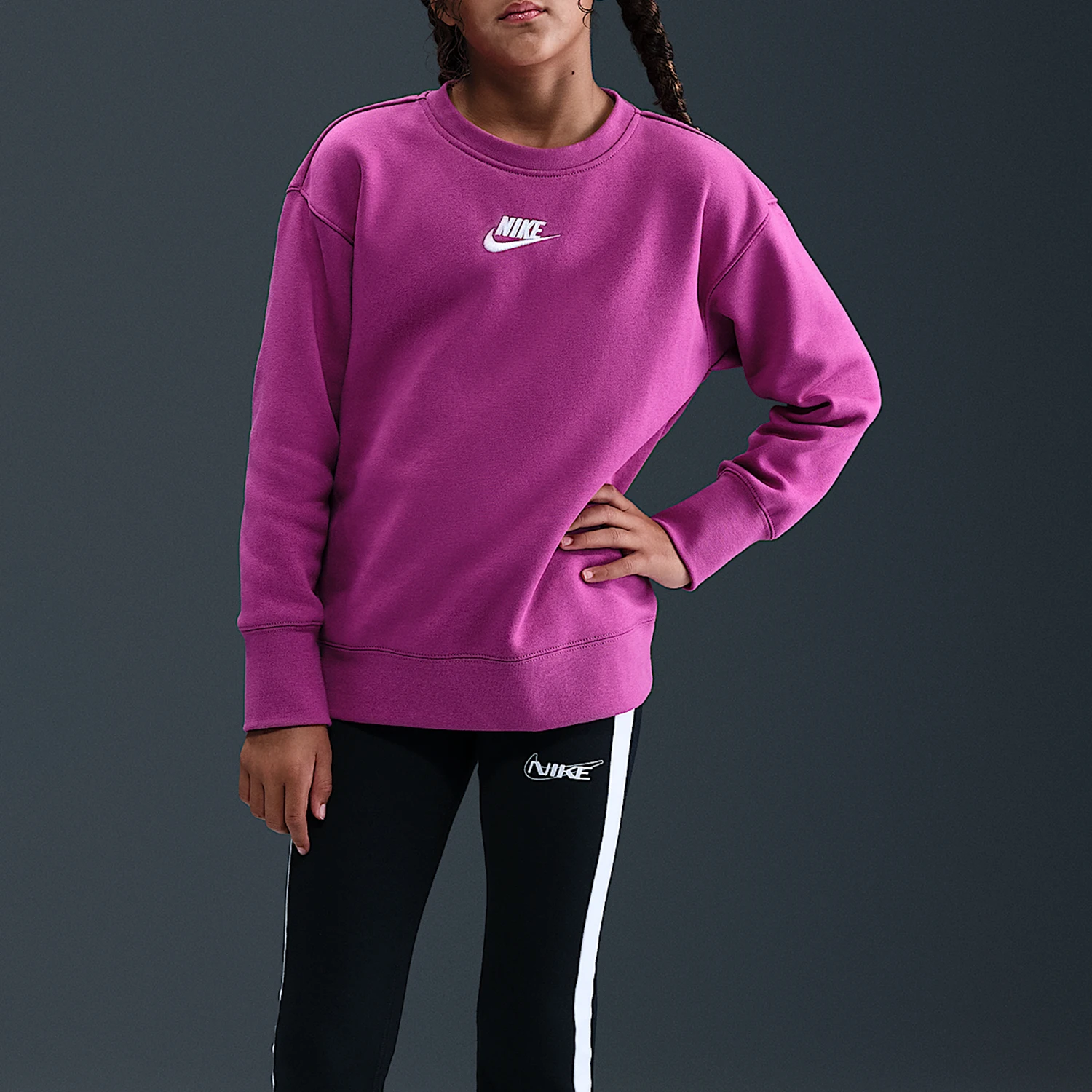 

Оригинальный зимний детский пуловер Nike с круглым вырезом и вышивкой DD7473-518