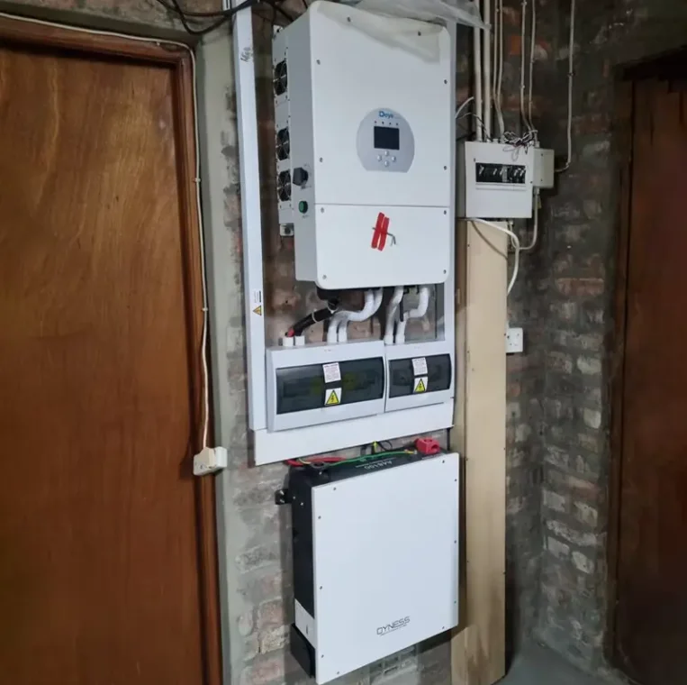 แบตเตอรี่ลิเธียมไอออน Dyness DL5.0C 5 กิโลวัตต์ชั่วโมง ขายดี แบตเตอรี่สำรองไฟฟ้าสำหรับบ้าน Dyness ESS ราคาคุ้มค่า แบตเตอรี่พลังงานแสงอาทิตย์แรงดันต่ำ 5 กิโลวัตต์ชั่วโมง