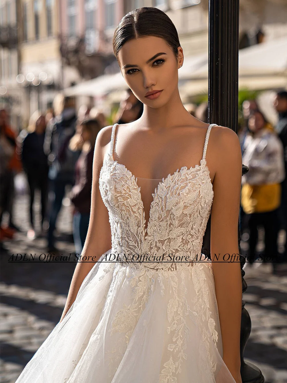 Sexy Spaghetti Straps V Neck Wedding Dress Pearls Beading Applique Sweeo Train Open Back Robe De Mariee Bride Bridal Gowns