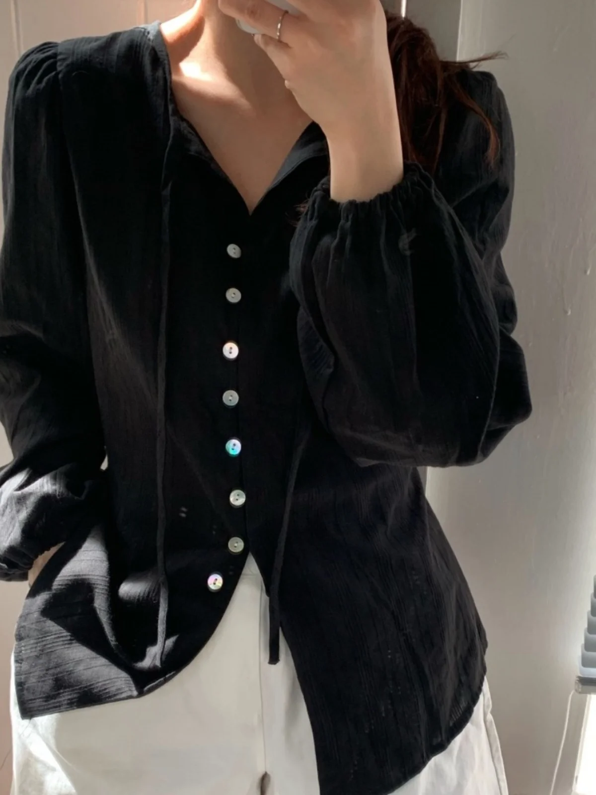 Elegancka damska długa koszula z kokardą, zapinana na jeden guzik, miękka, w stylu koreańskim, dopasowana, dekolt w serek, wzór w paski, jesień 2024 Ne...