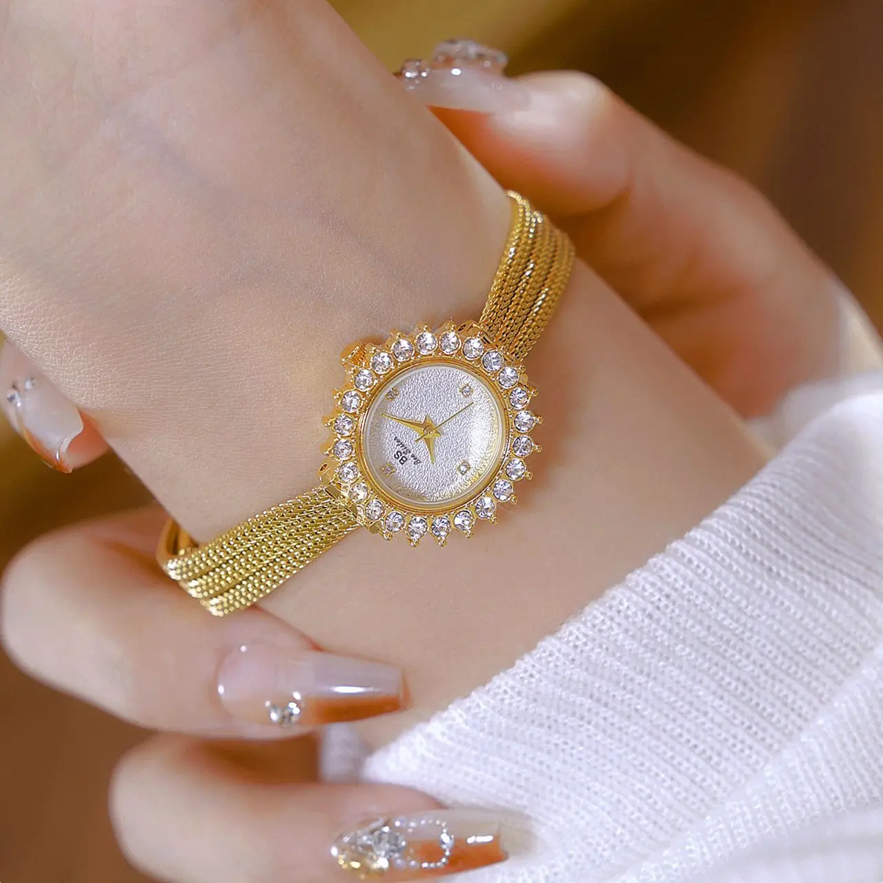 New Retro-Style Cosmos Flower Watch Elegant Women'S Watch, Perfect For Women'S Wear, A Gift For Women, Fashionable Quartz Watch.