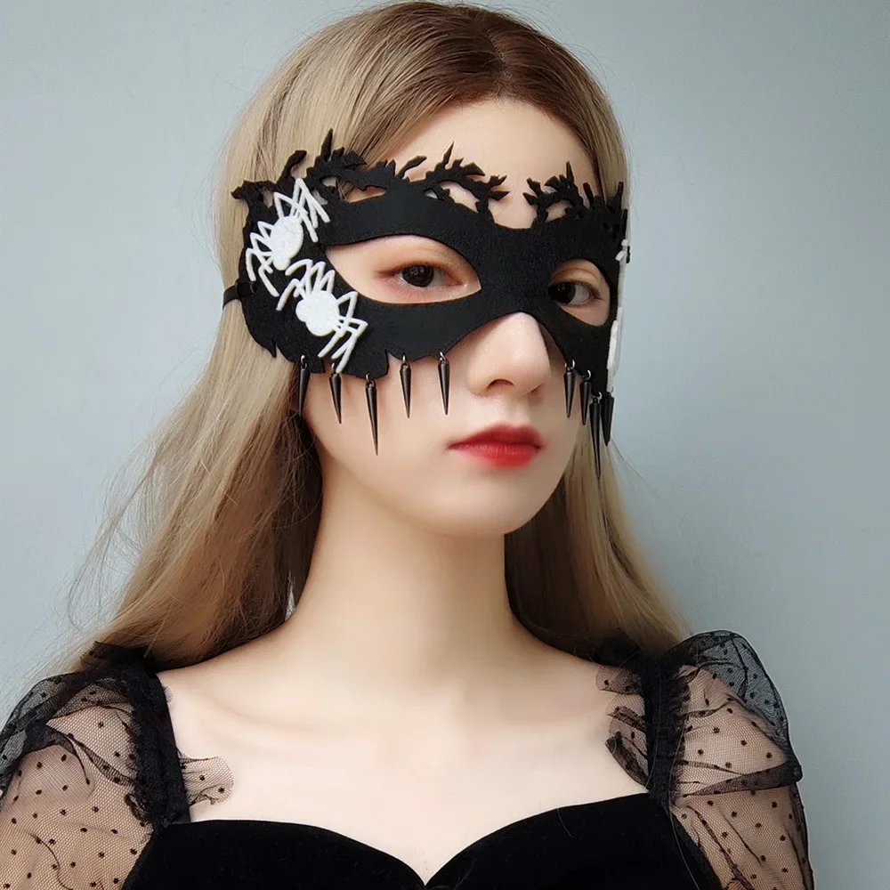 

Halloween Half Face Spider Mask Christmas Rivet Ball Party Mask