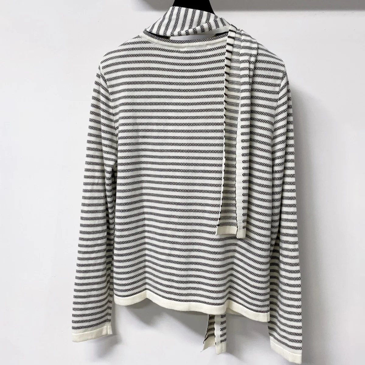 High Quality Women Round Neck Striped Knit Cardigan, Long Sleeve Single Breasted Outerwear With Matching Scarf lyt261013187