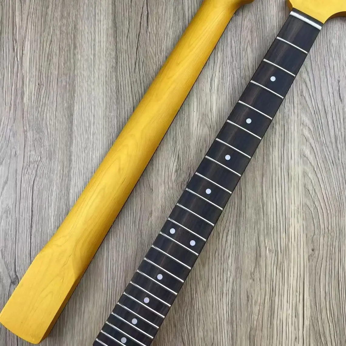 ジャガースタイルギターネック - 21フレットローズウッド指板、9.5インチラジアス、調整可能なトラスロッド、交換用エレキギターネック