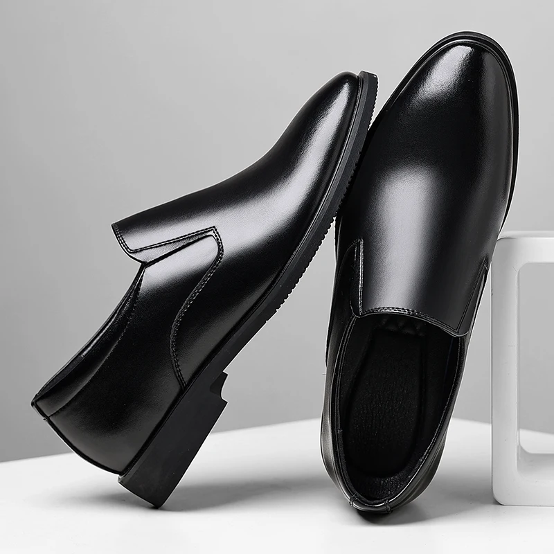 

Classic Men Pointed Casual Loafers Solid Color Comfortable and Simple Business and Formal Men Leather Shoes