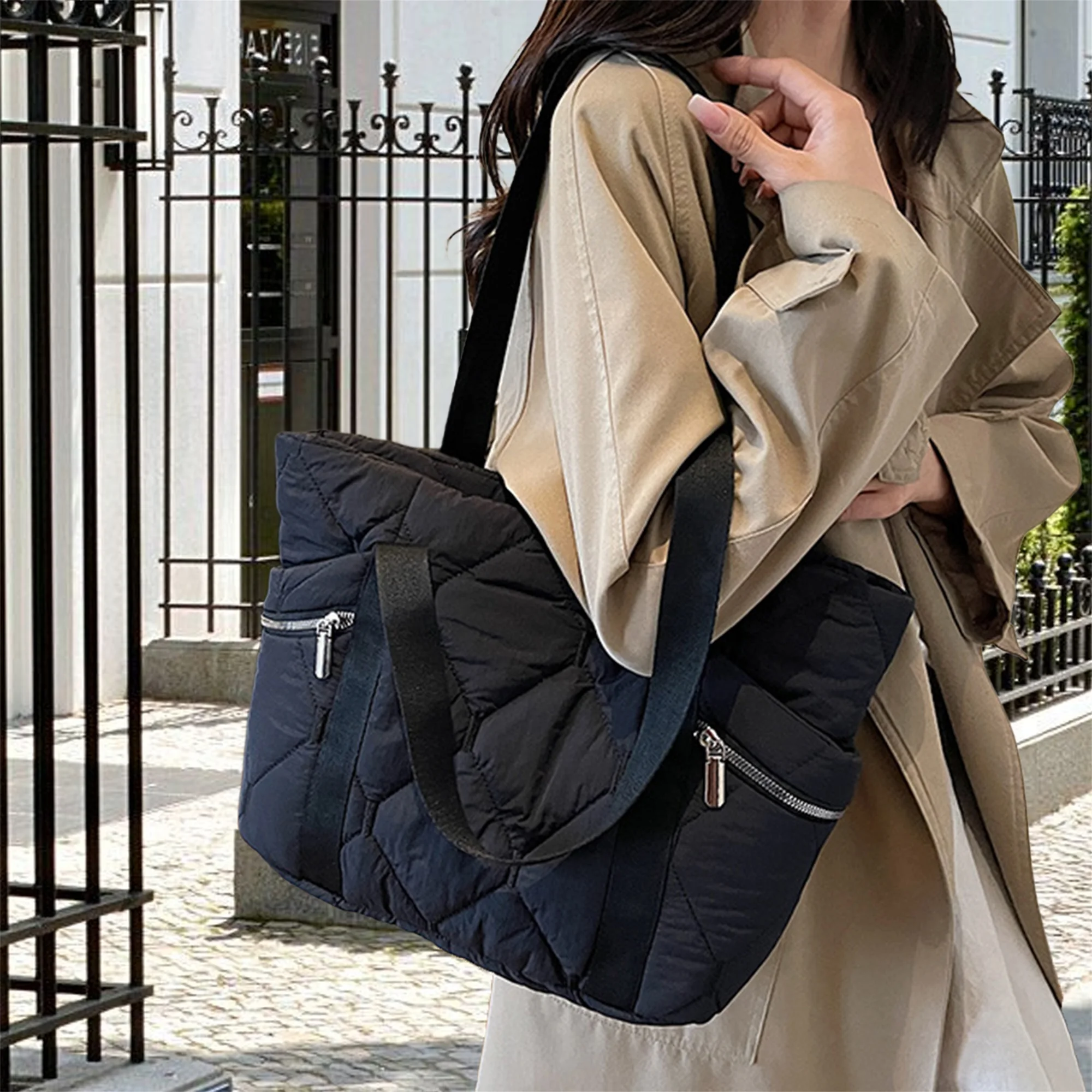 حقيبة حمل أنيقة مزخرفة بأحجار الراين مع جزء داخلي واسع وحزام كتف قابل للتعديل للاستخدام اليومي والسفر