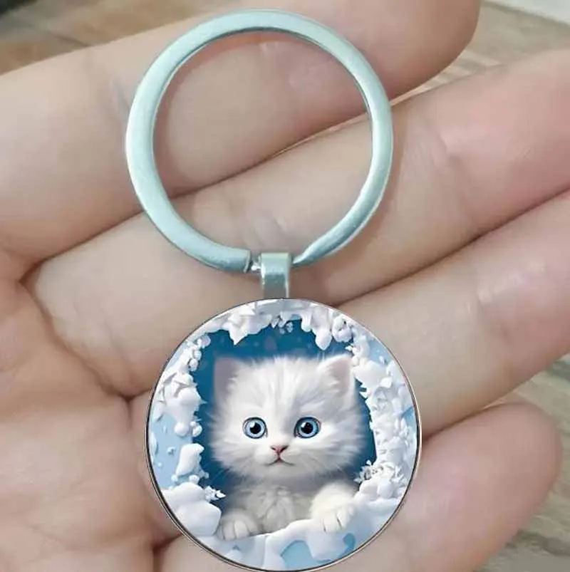 

Cute cat patterned alloy keychain, durable animal key pendant, suitable for backpacks, gifts, and pet enthusiasts