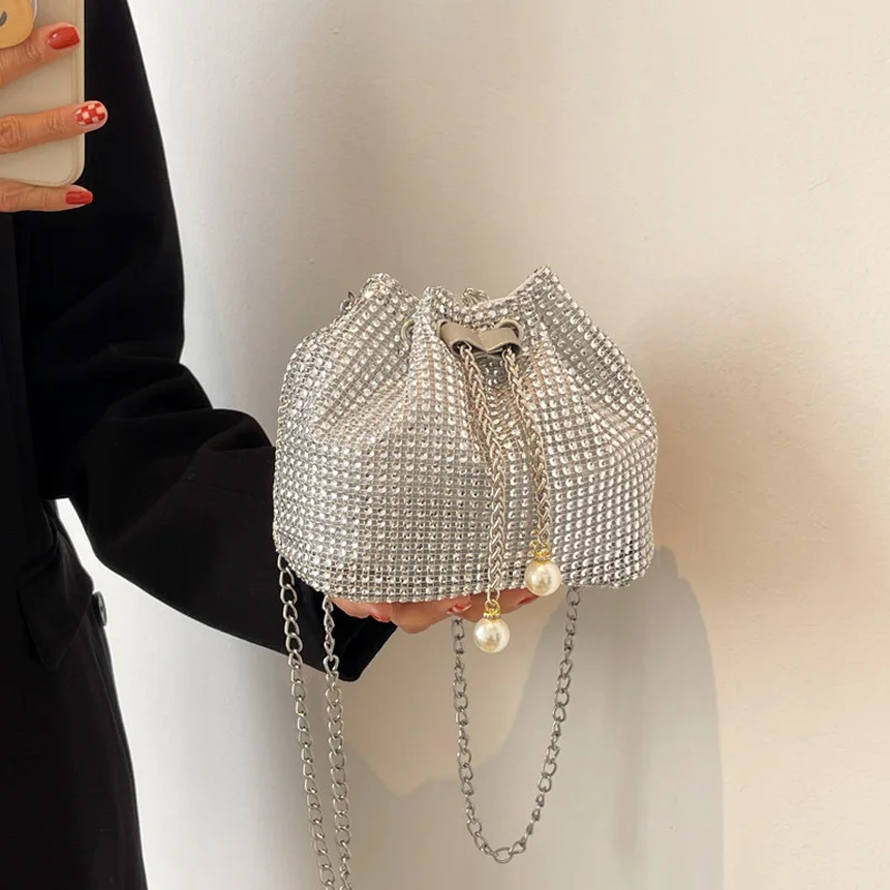 bolsa-bucket-brilhante-com-diamantes-bolsa-transversal-feminina-bolsa-de-ombro-com-corrente-de-perolas-bolsa-pequena-moder