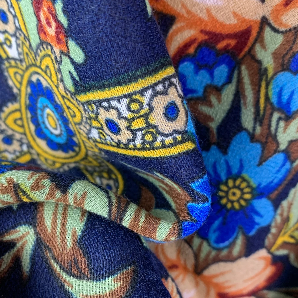 130*130cm Breathable Thin Russian National Square Scarf Women Luxury Floral Print Ethnic Shawl Bandana Foulard Femme Beach Stole