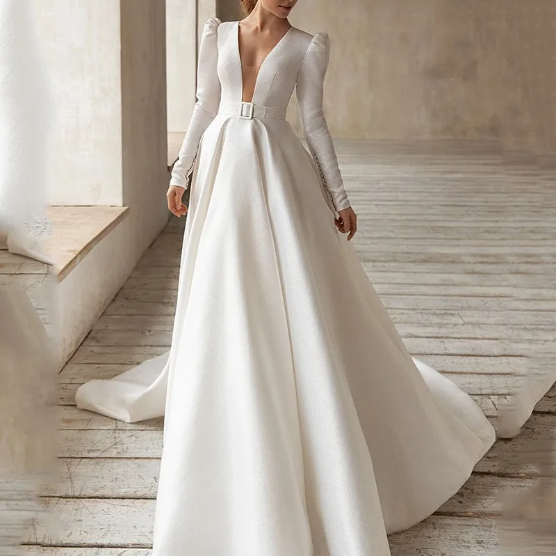 

A new style of elegant white long dress