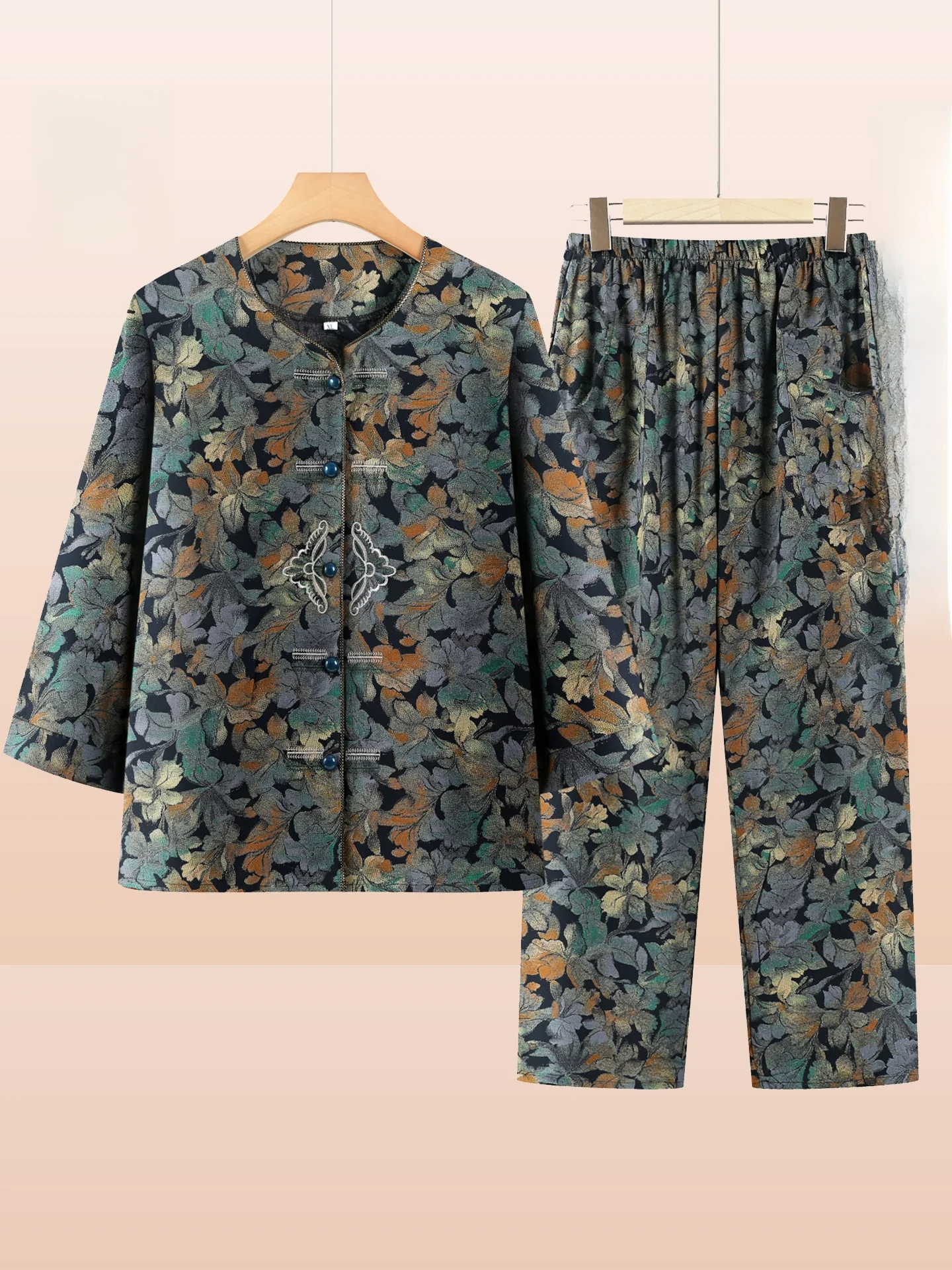 

Летний хлопково-шелковый комплект из двух предметов от andma: повседневная домашняя одежда для женщин среднего и старшего возраста с пуговицами и длинными брюками