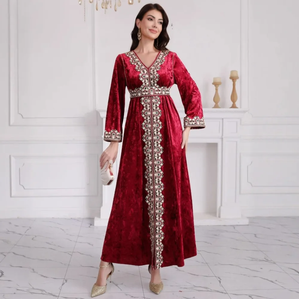 Slim Fit V-neck Velvet Embroidered Long Sleeved Dress An Elegant Muslim Evening Gown for Formal Occasions