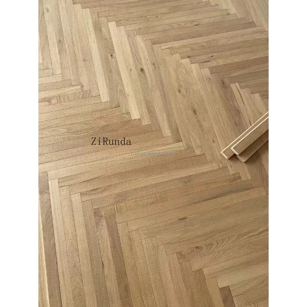 Versión personalizada del piso en espiga, piso de madera dura de roble diseñado con tiras cepilladas finas y modernas