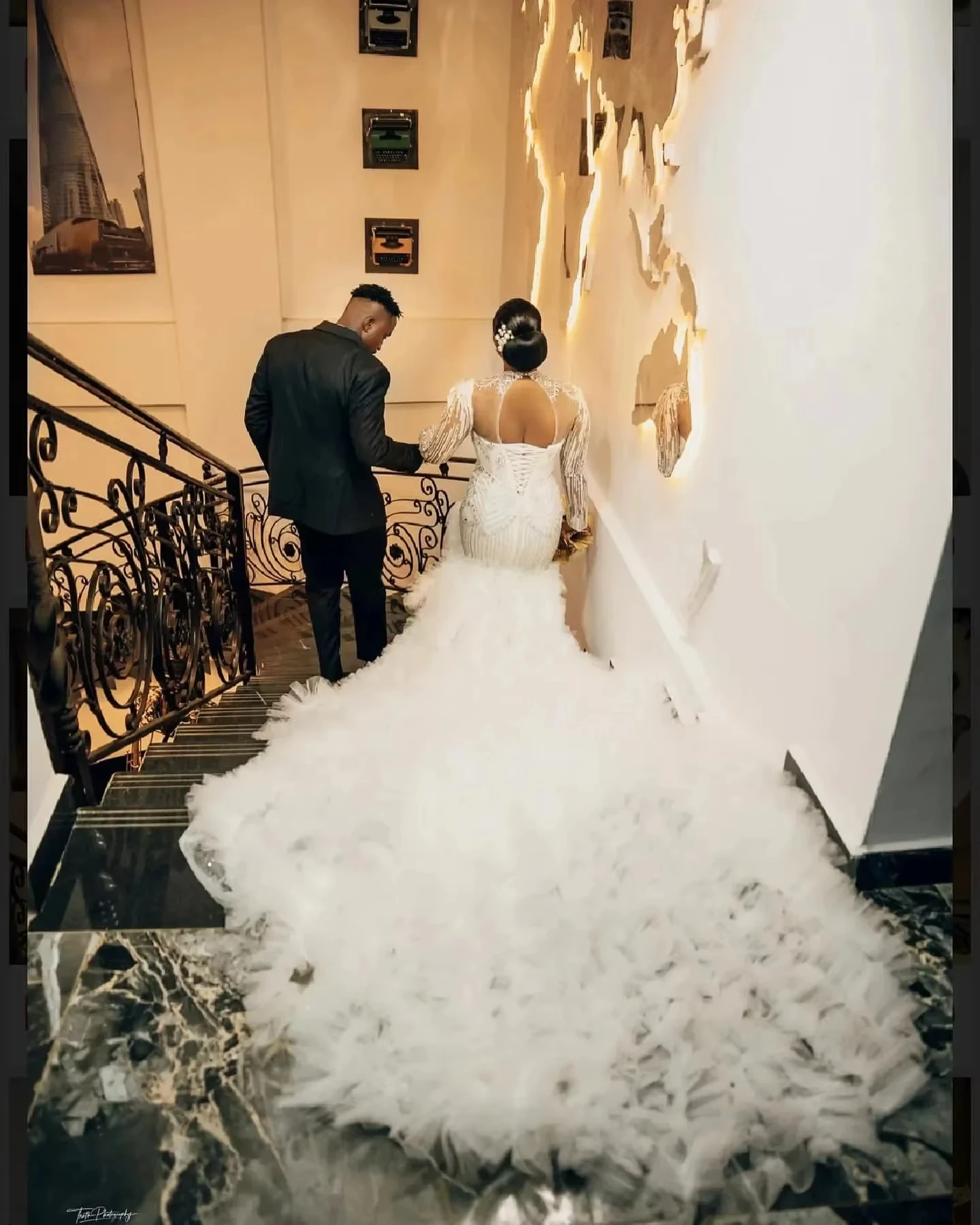 Vestidos de novia de trompeta con cuentas de cristales hechos a mano pesados personalizados para novia, vestido de novia árabe Aso Ebi de manga larga con niveles de tul