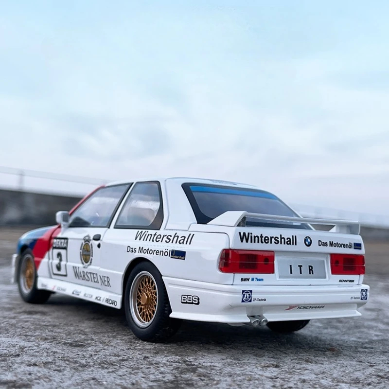 Modelo de coche de aleación serie M3 E30 1:24, sonido y luz, juguete coleccionable para niños, regalo de cumpleaños