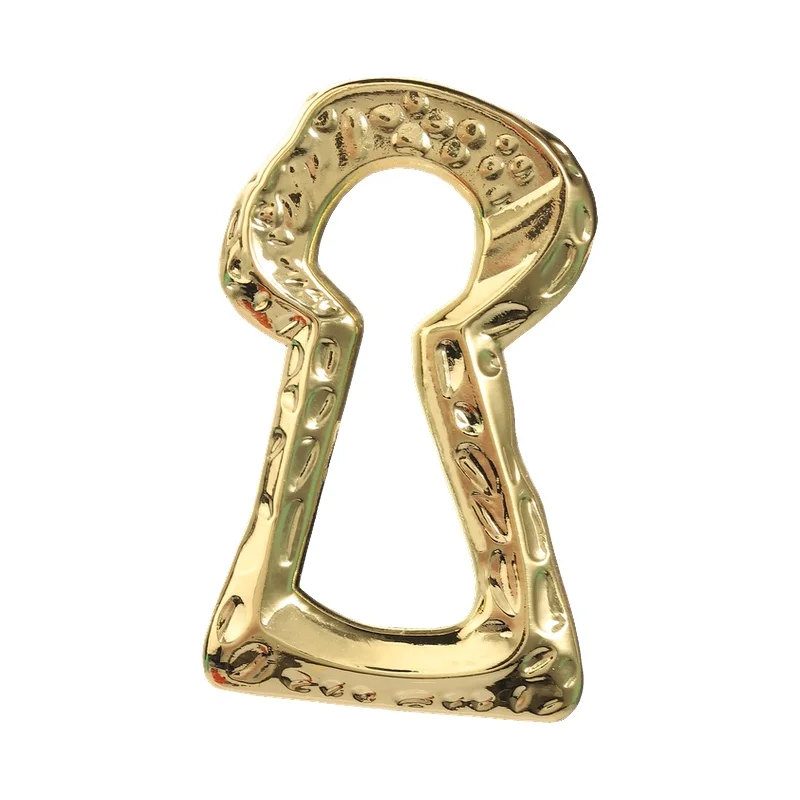 Vintage Classic Keyhole Enamel Pin Gothic Hammered Gold Color Finish Locket Contour Brooch Lapel Badge Retro Jewelry Accessories