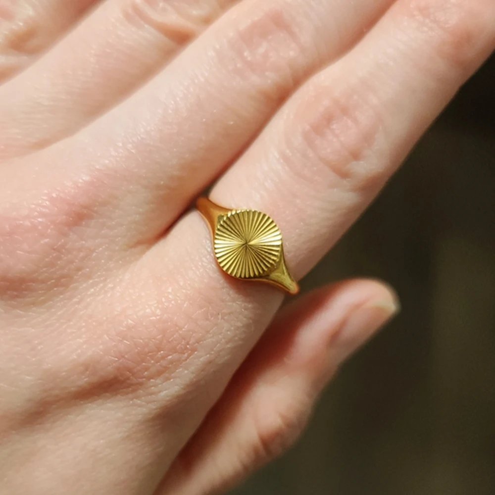 High Quality Wave Rings for Women Minimalist Dainty Rays Texture Circle Ring Stainless Steel Signet Chunky Dome Ring Jewelry