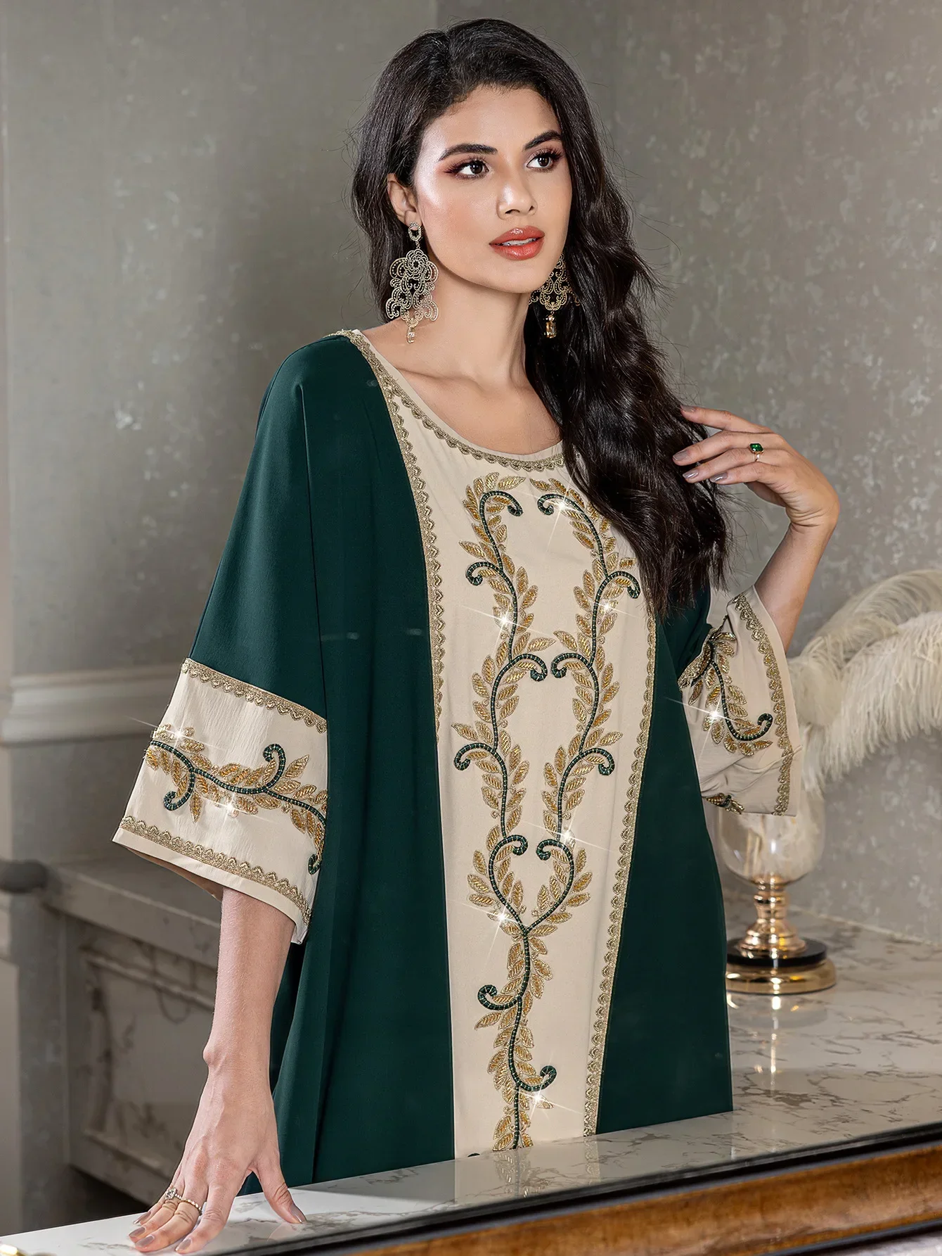 

Abaya Dubai Luxury Kaftan Eid Djellaba Muslim Women Dresses Beading Embroidery Abayas Ramadan Islam Clothing Caftan Robe Femme