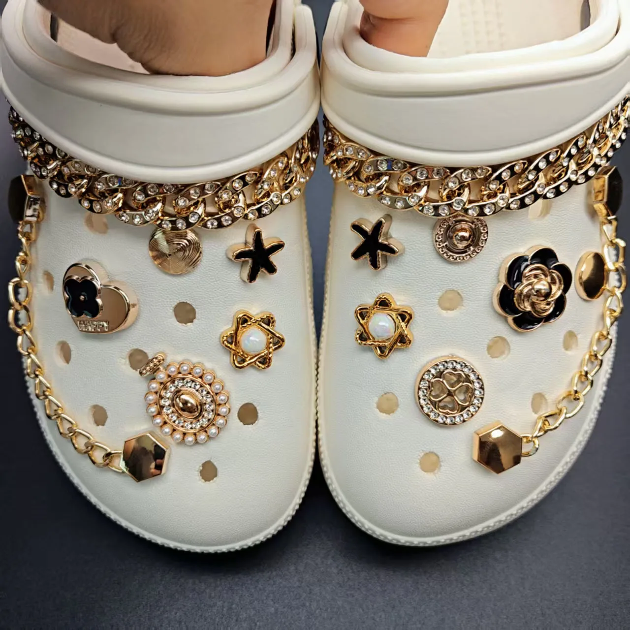 

Black Golden Shoe Charms for Crocs Metal Style Decorations Set Pearl Rhinestone Women Garden Shoe Pins Slipper Accessories Decor