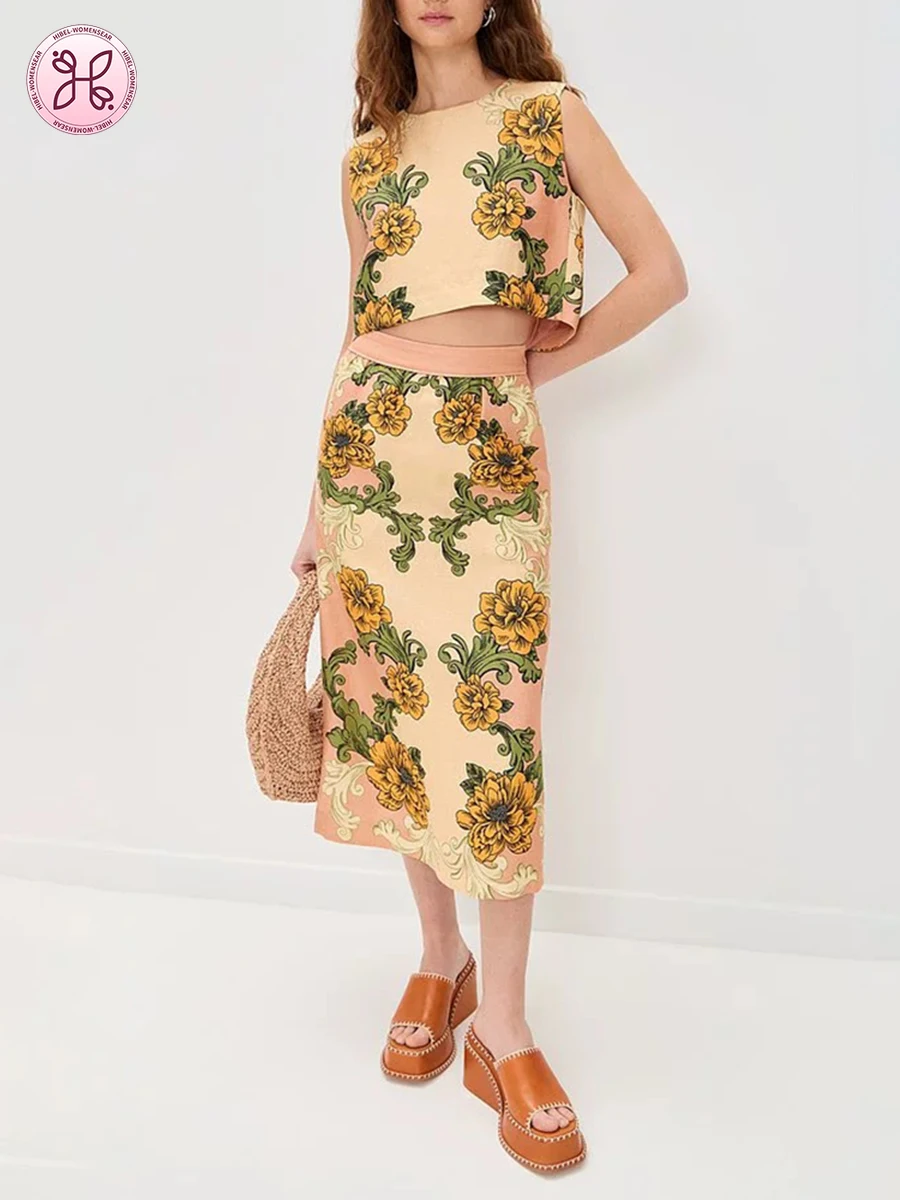 

Женский комплект из двух предметов с цветным принтом | Топ с короткими рукавами и P-образным вырезом и юбка с высокой талией | Новый элегантный наряд 2025 года