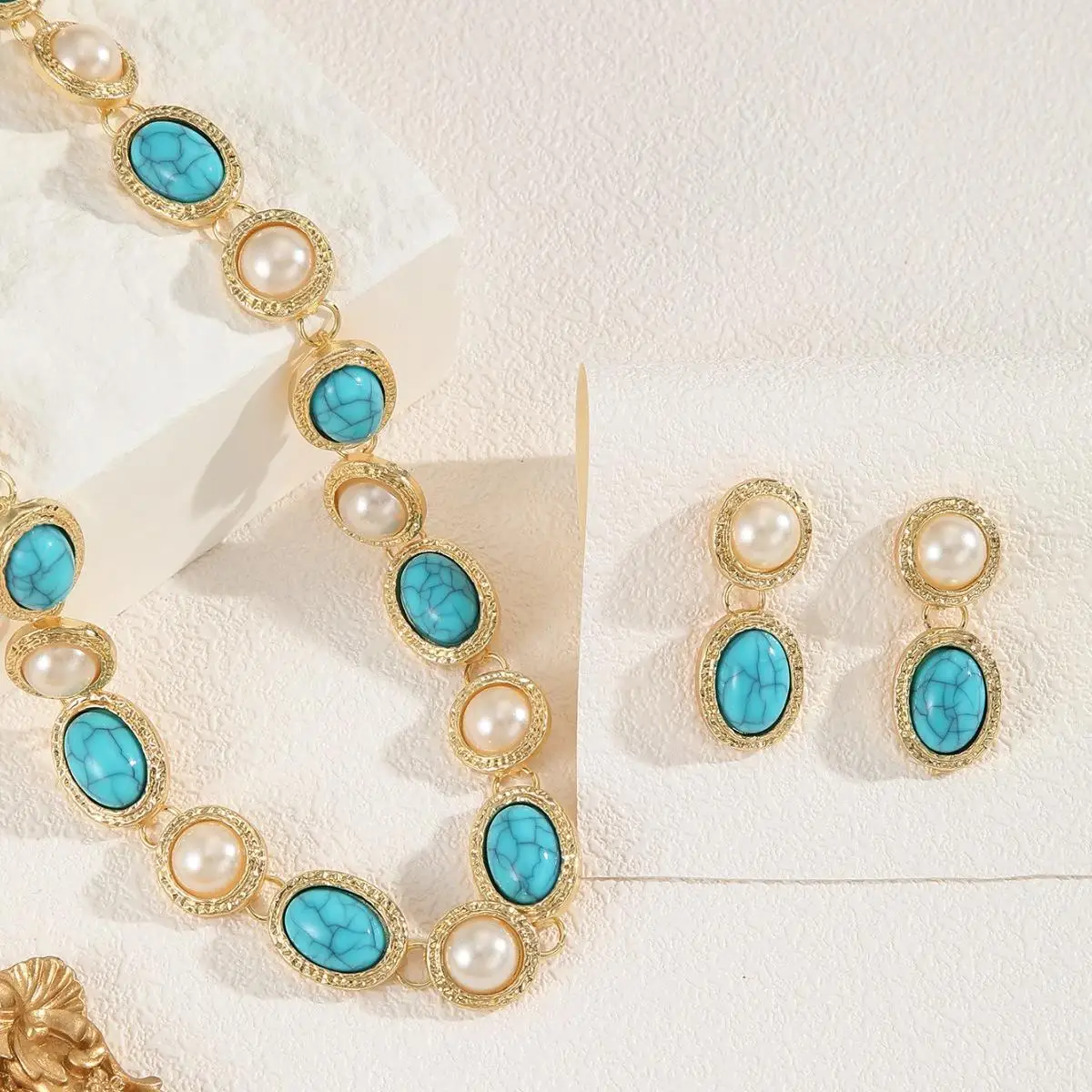 مجموعة قلادة وأقراط من اللؤلؤ متعددة الاستخدامات للنساء مجوهرات عصرية أنيقة للارتداء اليومي والحفلات
