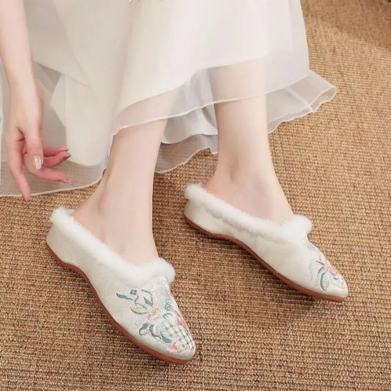 Ethnic Style Embroidered Short Plush Winter Slippers Ladies Fur Edged Round Toe Casual Mules Women Vintage Slides