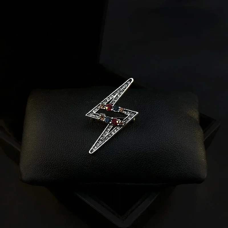 

Upscale Retro Lightning Brooch Retaining Fleeting Beauty Corsage Women's Suit Sweater Accessories Rhinestone Jewelry Pins 813