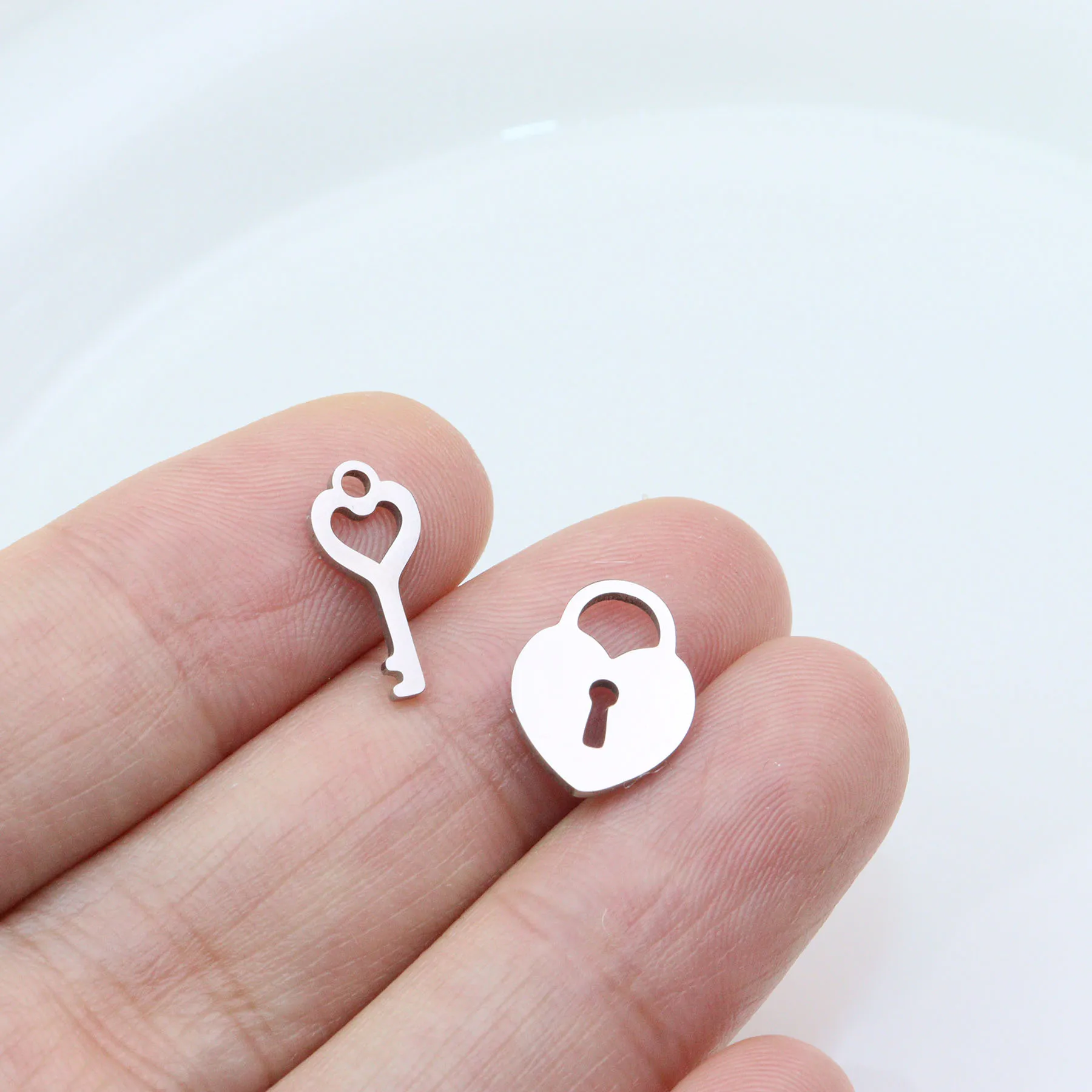5 zestawów hurtowych stal nierdzewna wysokiej jakości Mirro Polish Lock Key kobiety urok wisiorek naszyjnik DIY bransoletki nieblaknące bezbarwne