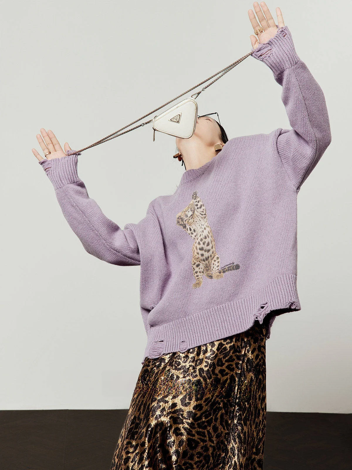 

Свободный вязаный фиолетовый свитер для женщин, повседневный, весенний, новый, бренд Sle Zhou Li Wu, с леопардовым принтом, винтажный топ