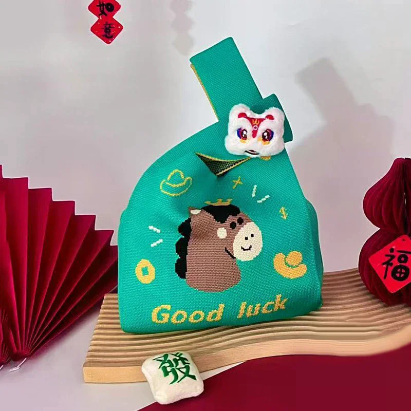 2026 السنة الجديدة الكرتون التميمة المهر محبوك شنطة هدايا يده كيس الحلوى سعة كبيرة عقدة حقيبة الرسغ لطيف أكياس التسوق القابلة لإعادة الاستخدام