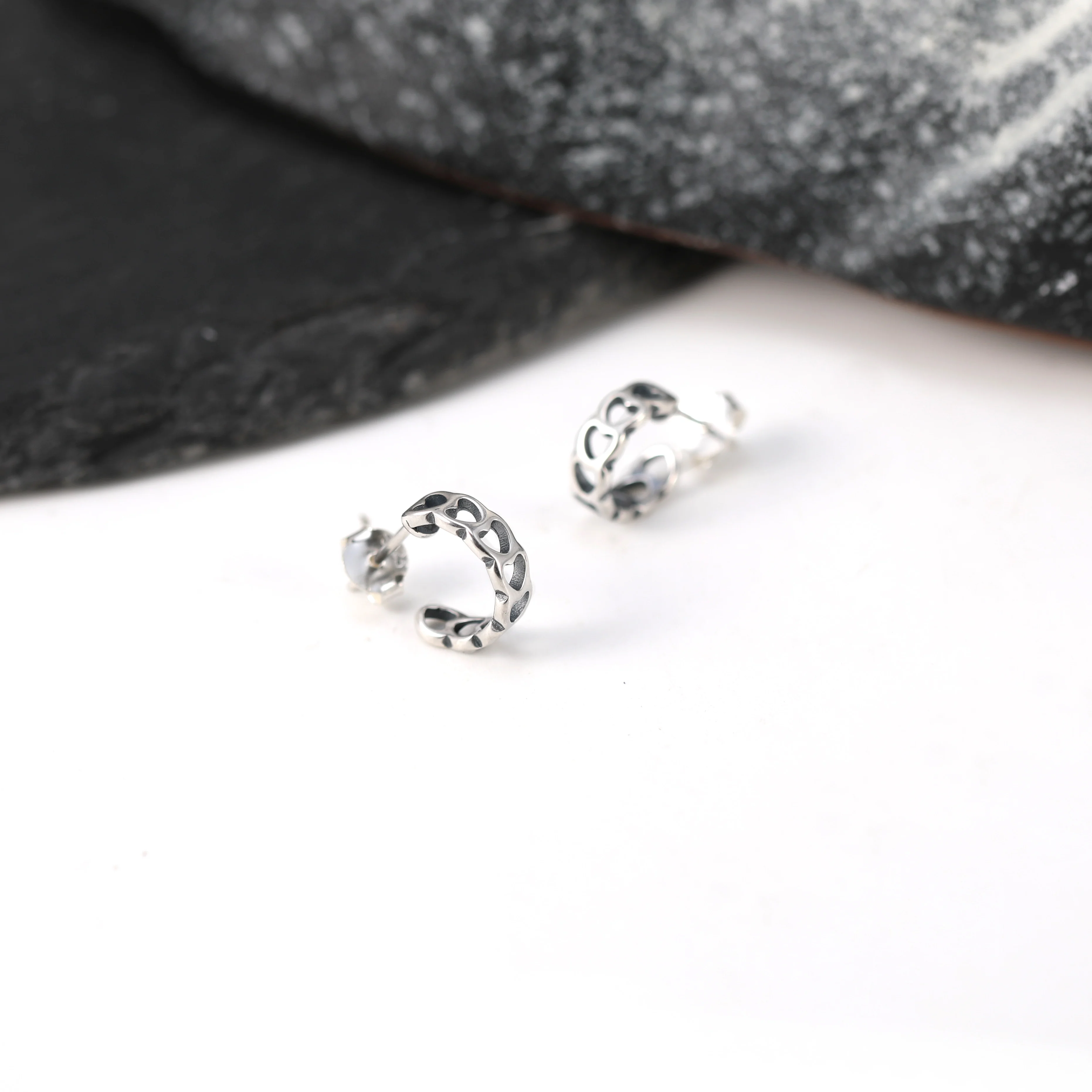 Полукруглые серьги в форме сердца из стерлингового серебра ED022 S925 James Avery