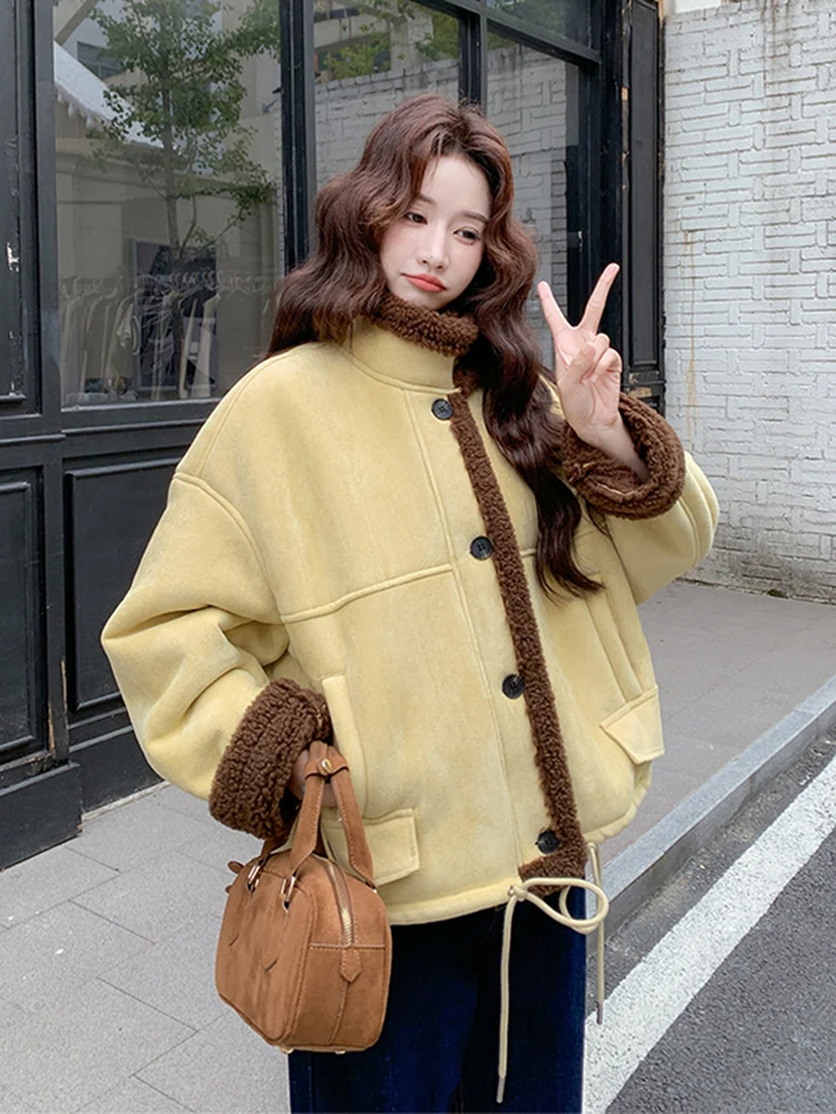 Żółty płaszcz damski z futra jagnięcego, ciepły, bawełniany, jesienno-zimowy, luźny krój, materiał wewnętrzny - skóra owcza.