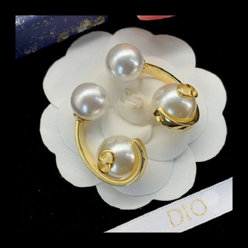 

Новинка 2023, серьги-гвоздики D Home CD с жемчугом, латунный материал, серебряные иглы, универсальные серьги премиум-класса, женские серьги