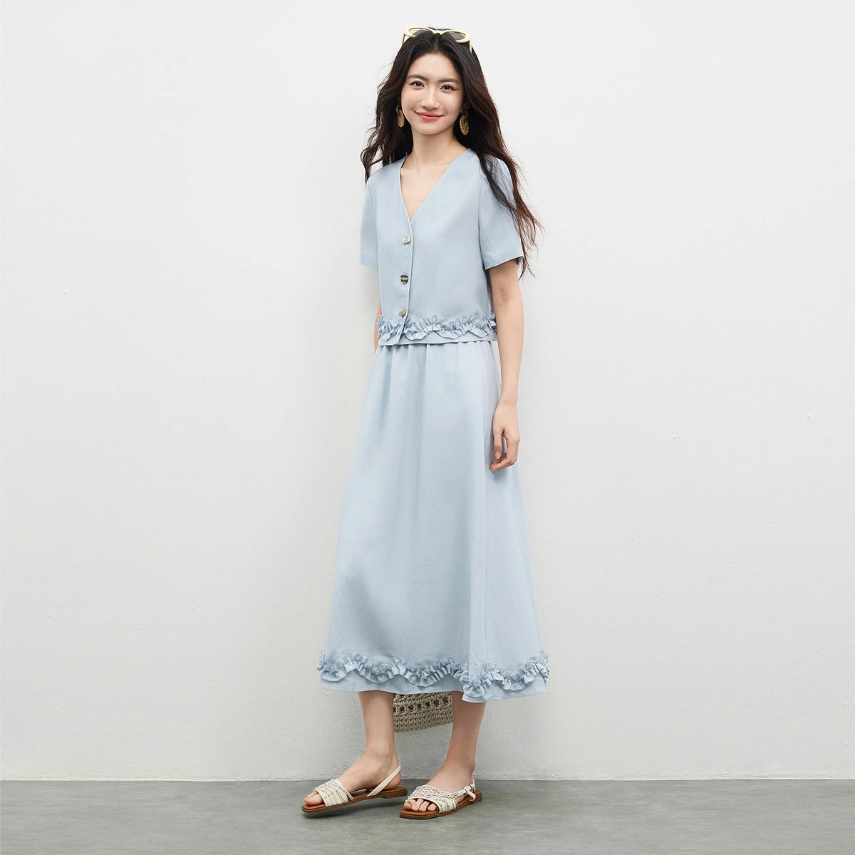 SENTUBILA Women's Office 2 Piece Set V-neck Contrast Button Cropped Top Loose A-line Skirt Ruffle Patch Hem Outfit 162ZK5380