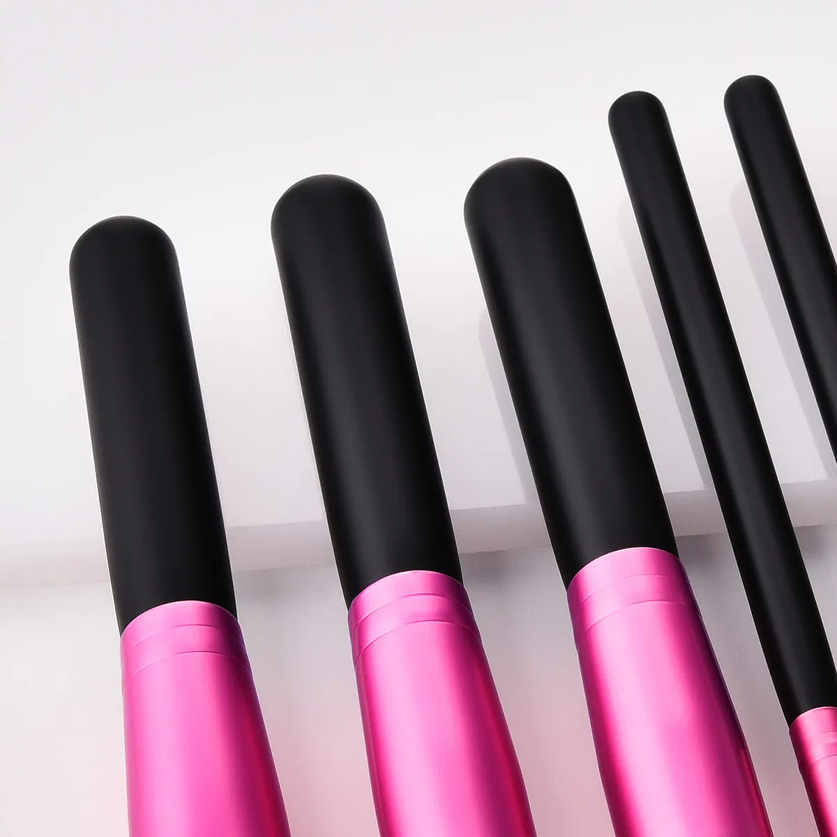7Pcs Luxury Makeup Brush Kit Nylon Bristles Hypoallergenic Wooden Handle Easy Control Flawless Coverage Daily Professional