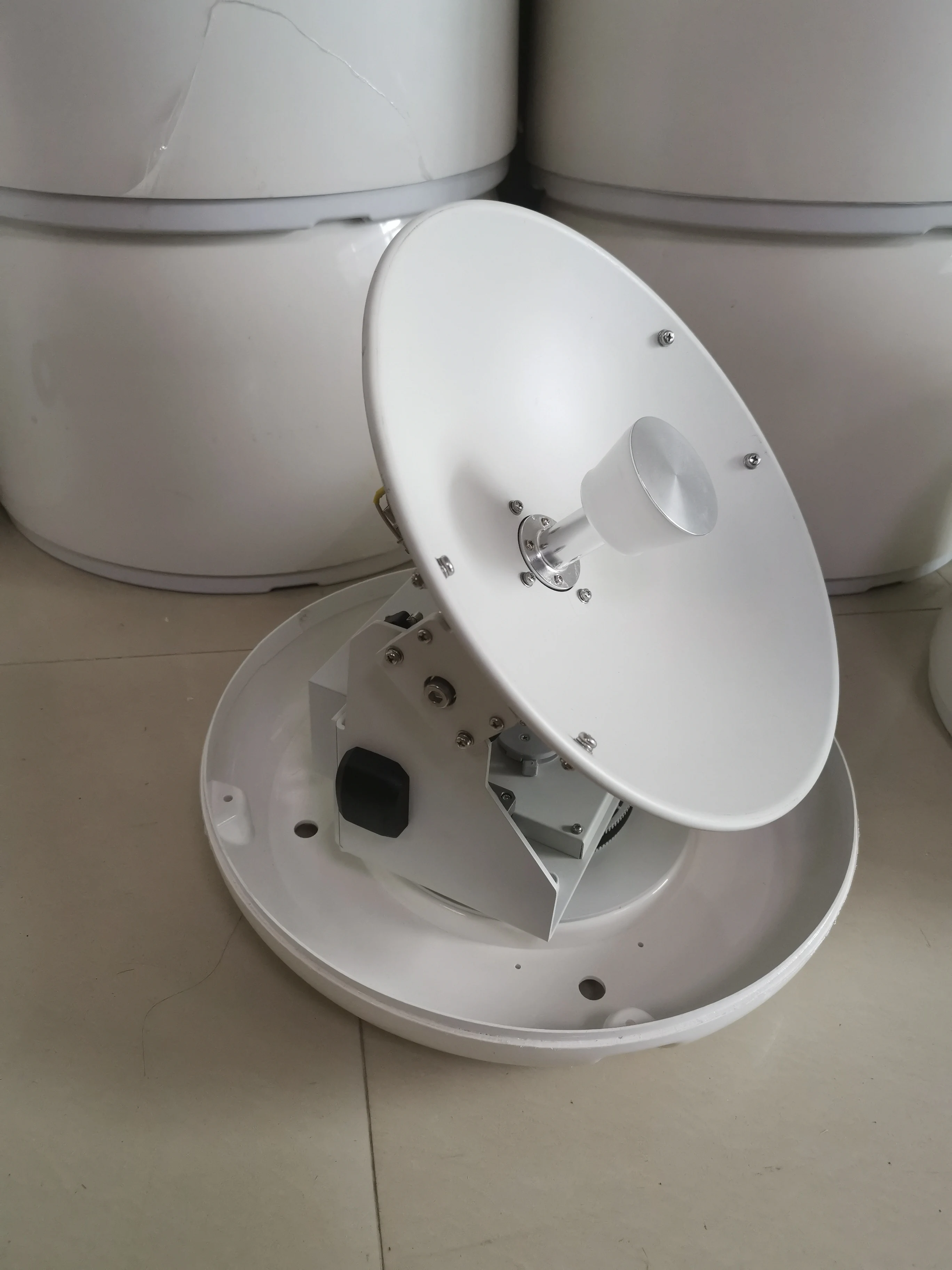 เสาอากาศโทรทัศน์ดาวเทียมทางทะเล