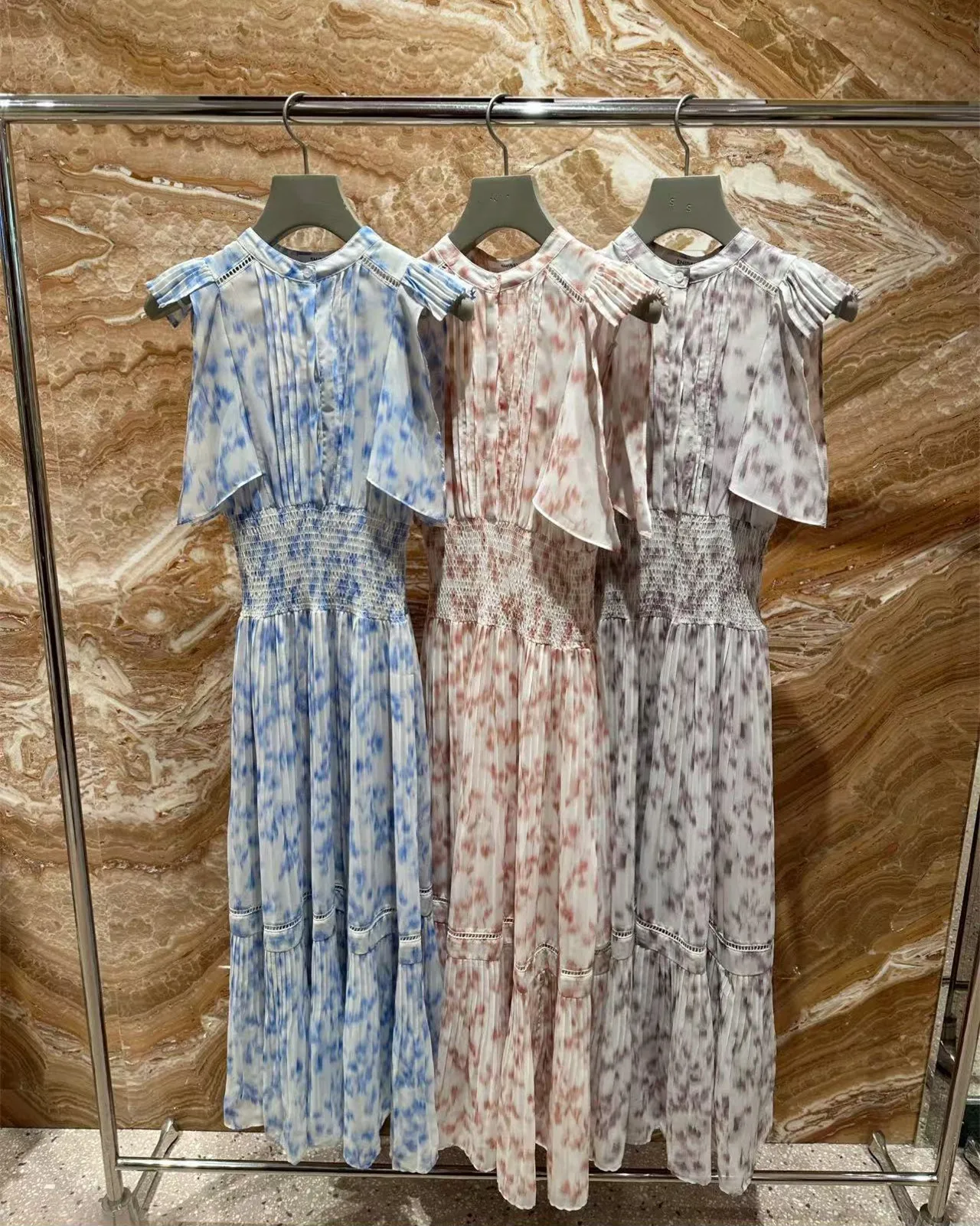 Estilo japonés novedad de verano pequeño claro dulce pequeño manga aleteo cintura estampada plisado vestido de gasa cintura alta vestido largo ajustado