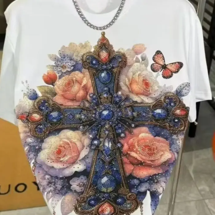 

Fashion Chic Men's Short Sleeve T-shirt New Spring Summer Hot Drilling Cross Flowers Printed Loose Pullover Top Loose Male Tees