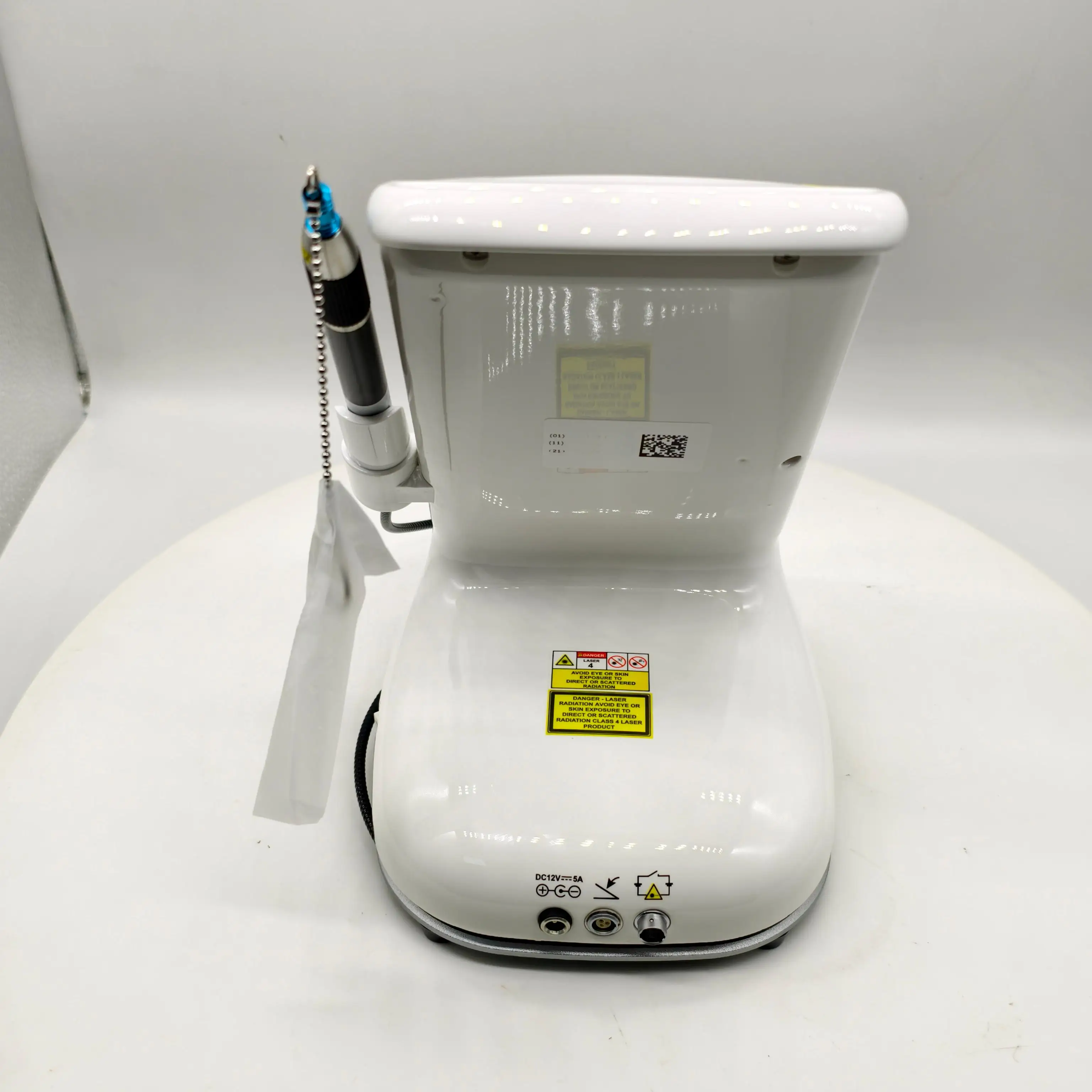 سطح المكتب أشباه الموصلات ليزر ثنائي النطاق 0.5W-8W تطبيق الطاقة قابل للتعديل في الممارسة السريرية عن طريق الفم