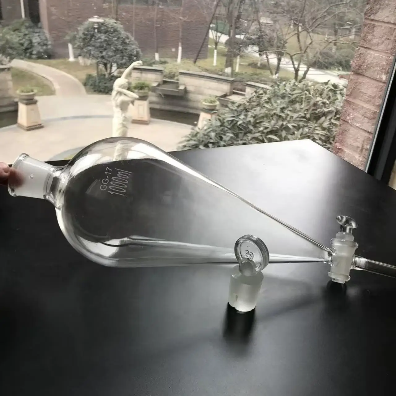 Wall Mounted OEM Pear Shaped Fractional Funnel Laboratory Oil Water Separation PTFE Piston Gate Glass Piston