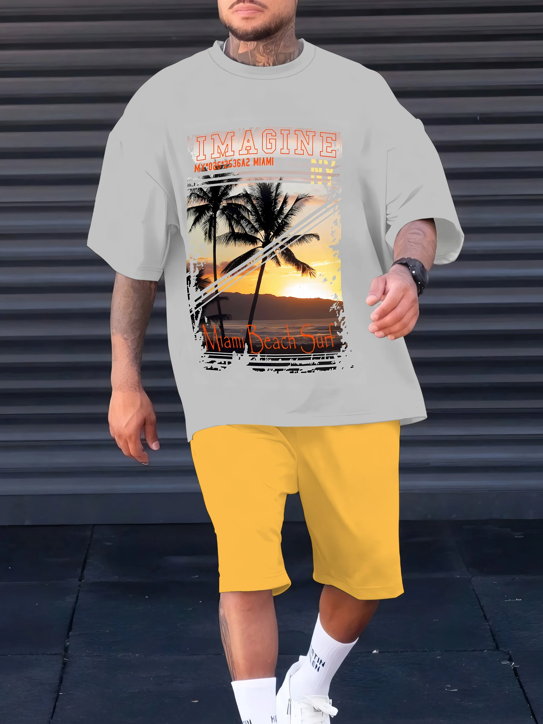 

The 2025 summer new men's suit features a retro coconut tree print for casual and fashionable outdoor wear